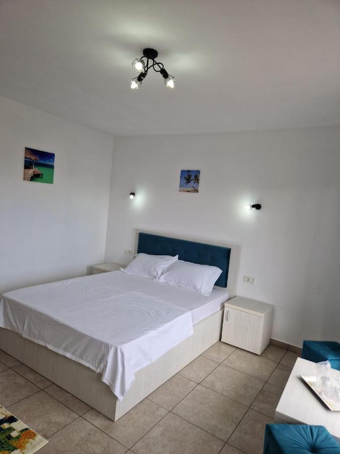 Hotel Complex Turistic N&S Două Mai Esterno foto