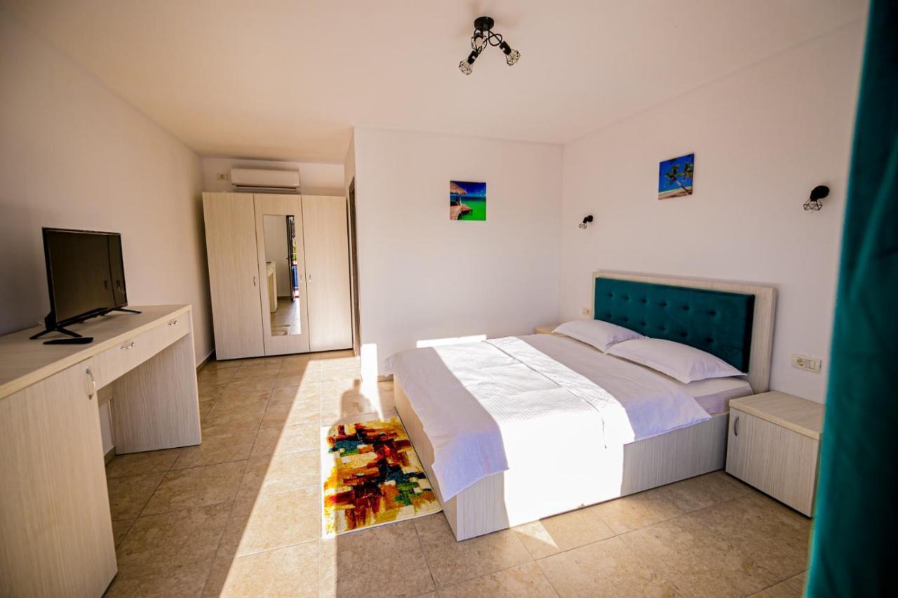 Hotel Complex Turistic N&S Două Mai Esterno foto
