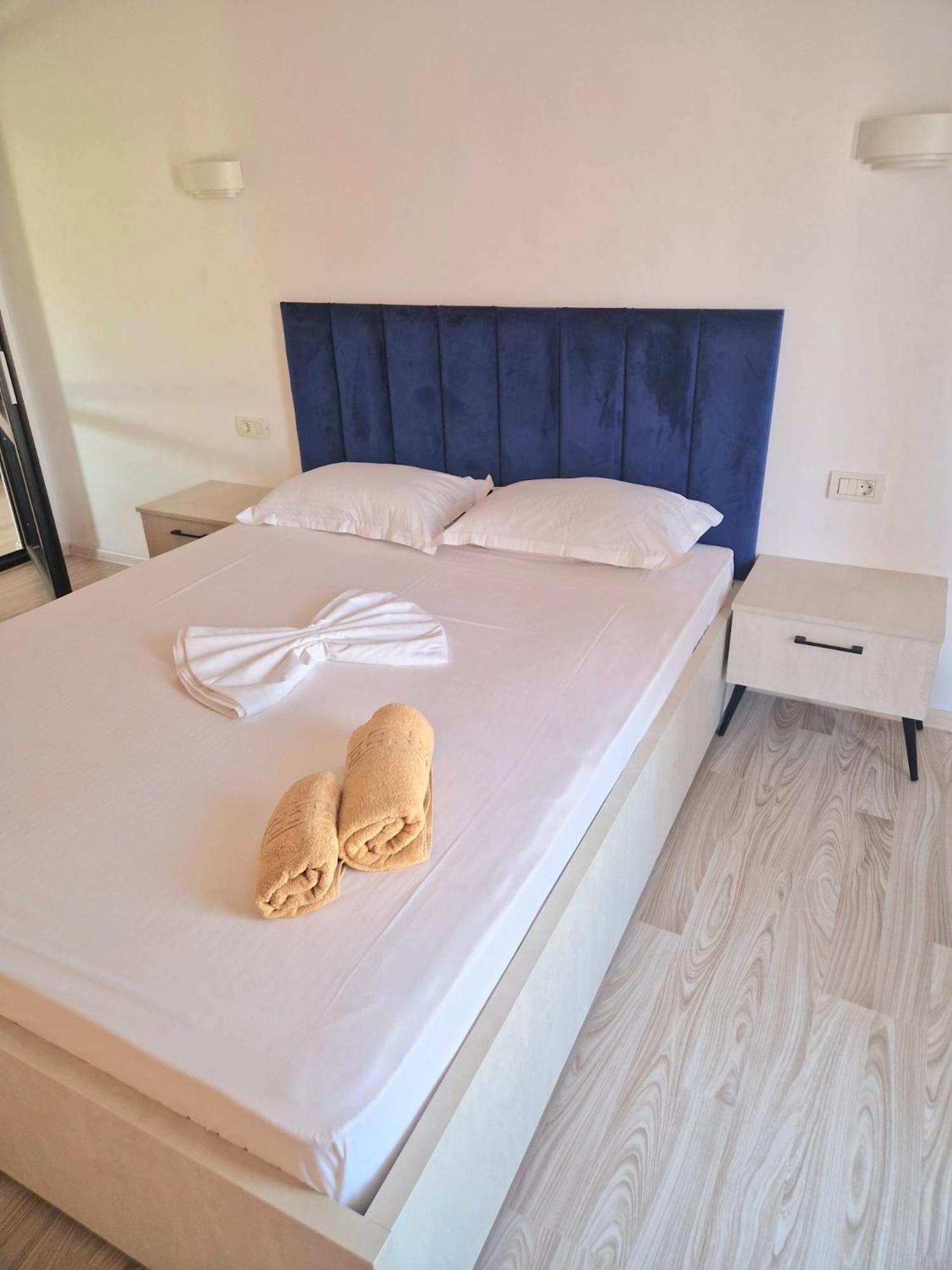 Hotel Complex Turistic N&S Două Mai Esterno foto