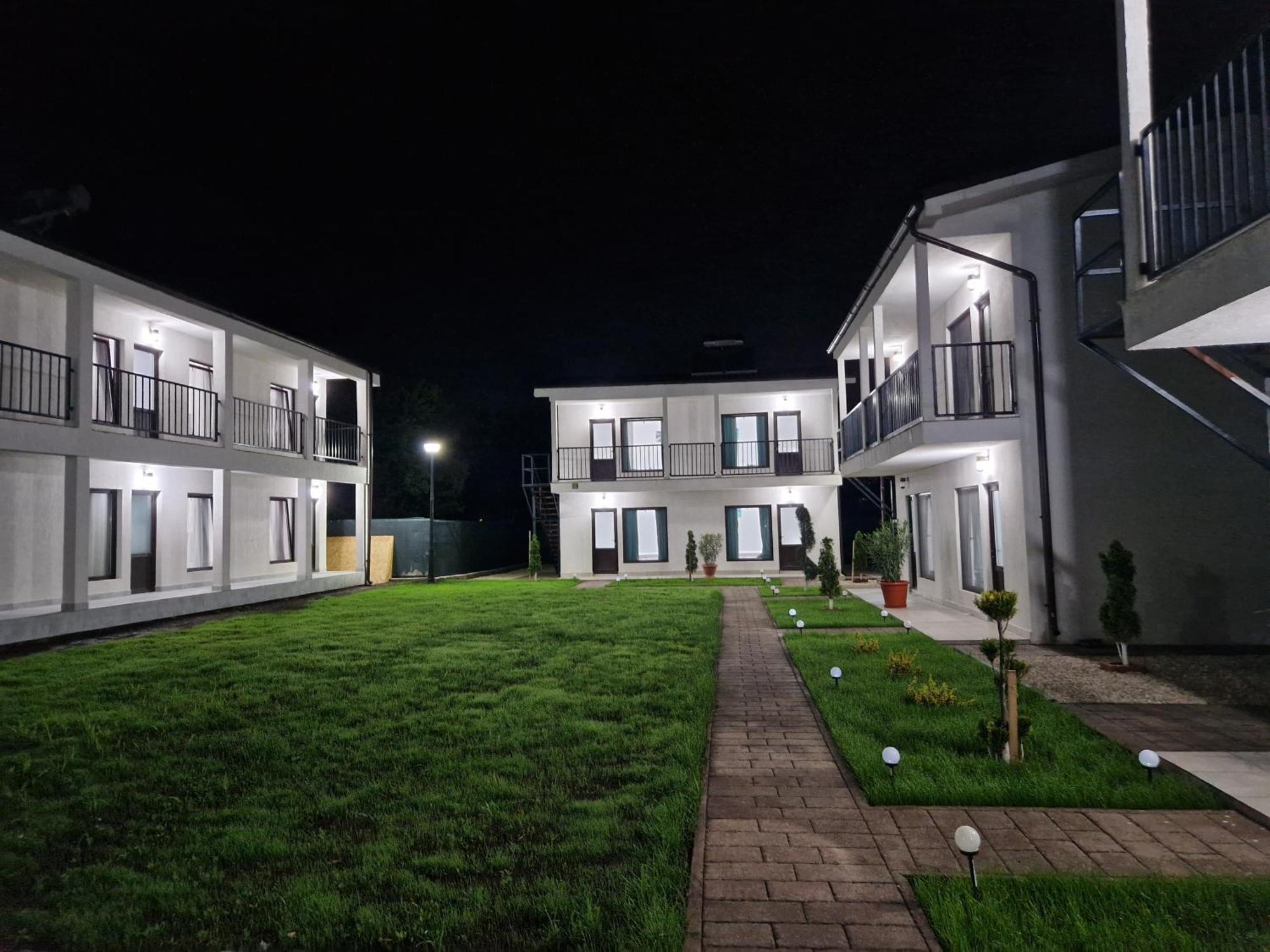 Hotel Complex Turistic N&S Două Mai Esterno foto
