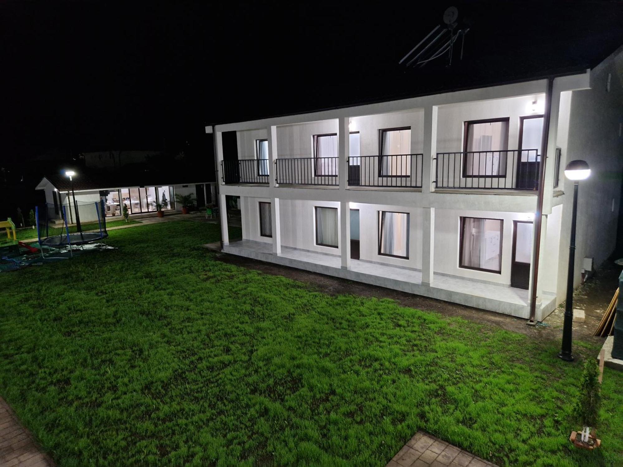 Hotel Complex Turistic N&S Două Mai Esterno foto