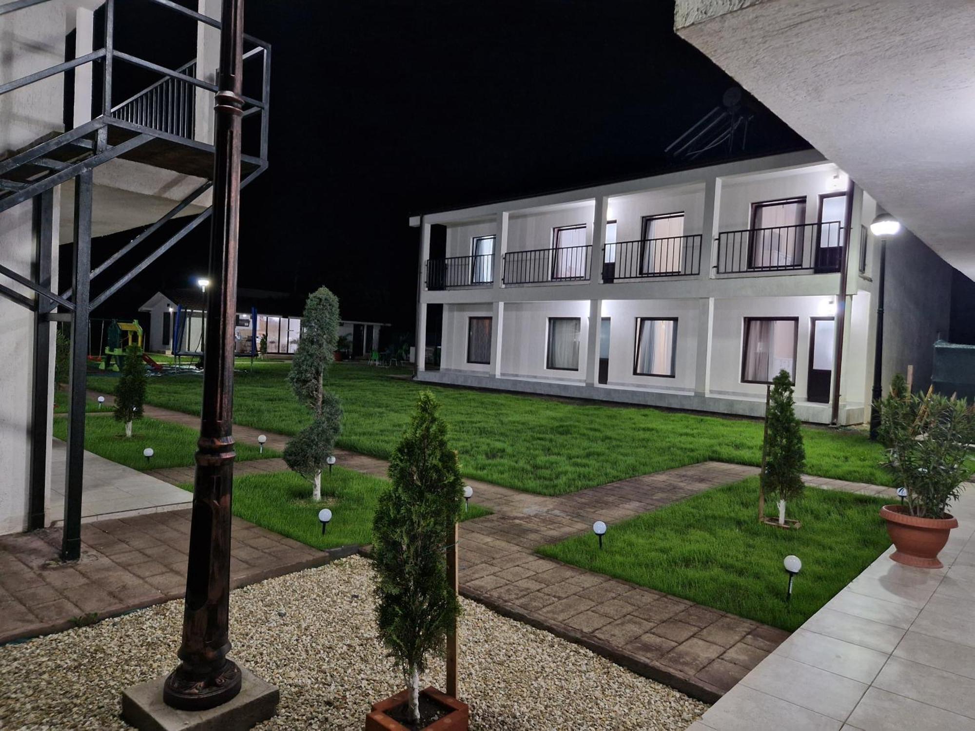 Hotel Complex Turistic N&S Două Mai Esterno foto