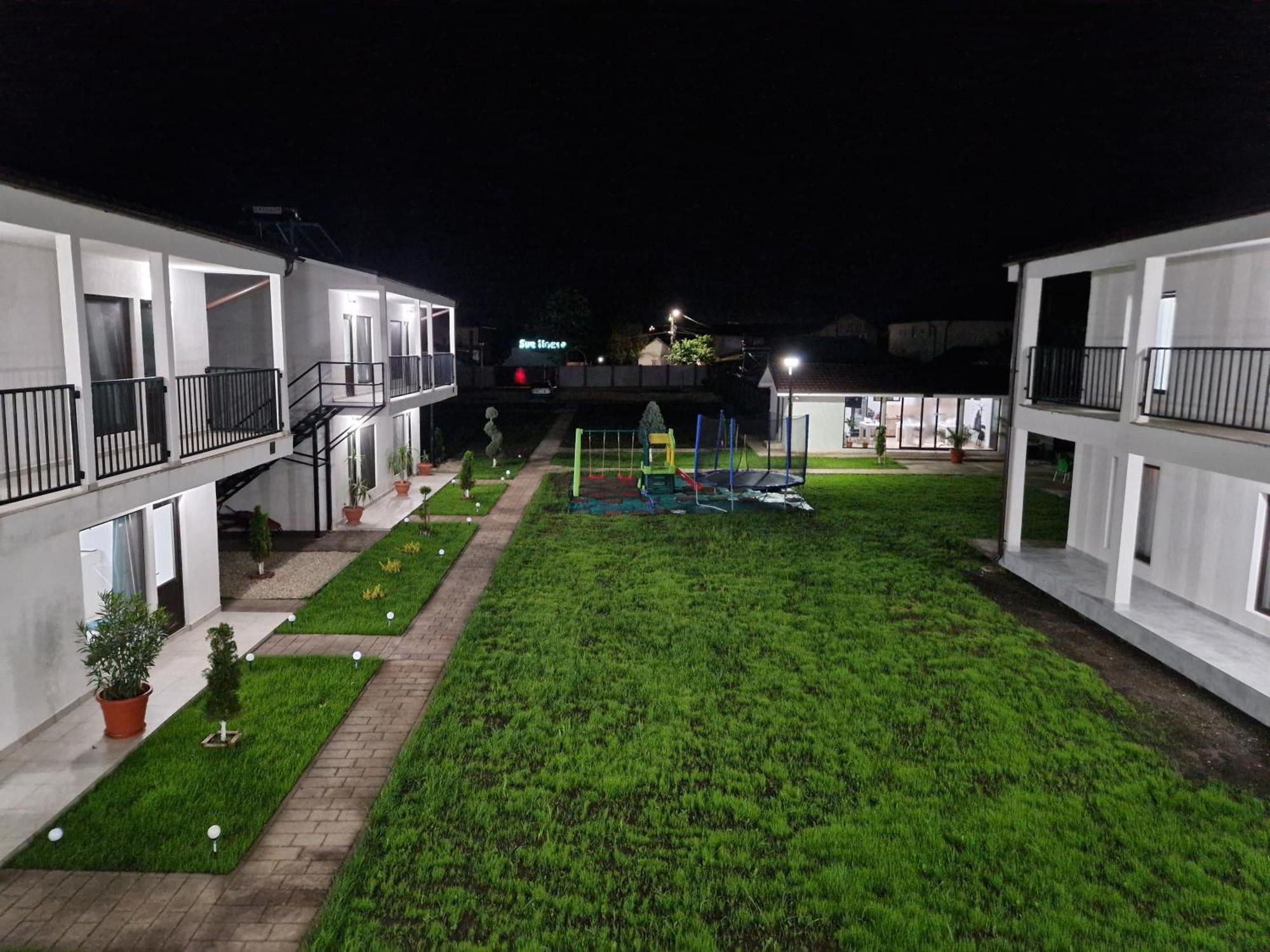 Hotel Complex Turistic N&S Două Mai Esterno foto