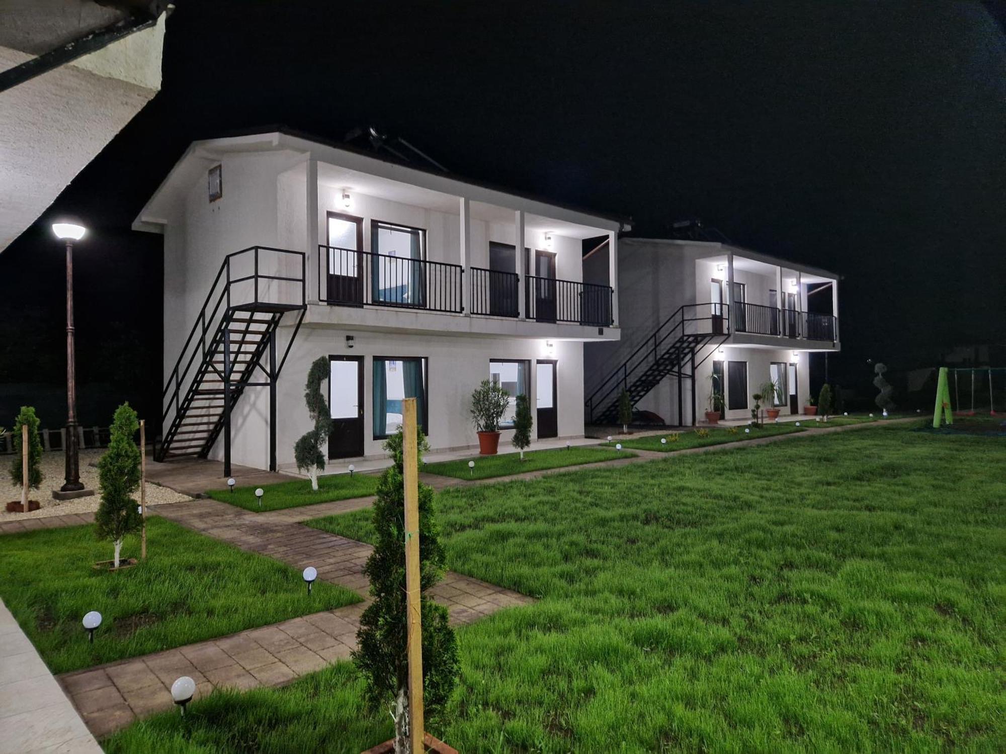 Hotel Complex Turistic N&S Două Mai Esterno foto